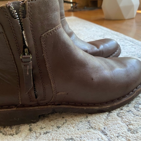 UGG REA LEATHER Ankle Boot STOUT Brown Water Resistant women’s, Size 8 - Picture 3 of 6
